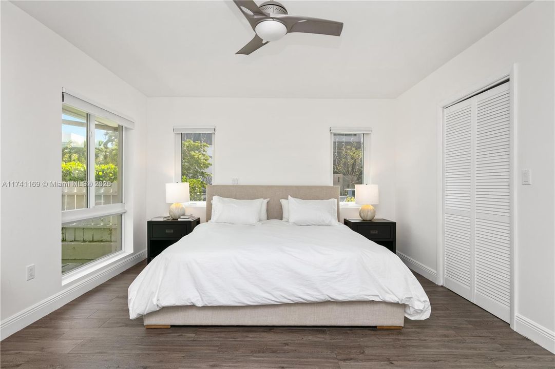 Recently Sold: $3,199,000 (4 beds, 3 baths, 2264 Square Feet)