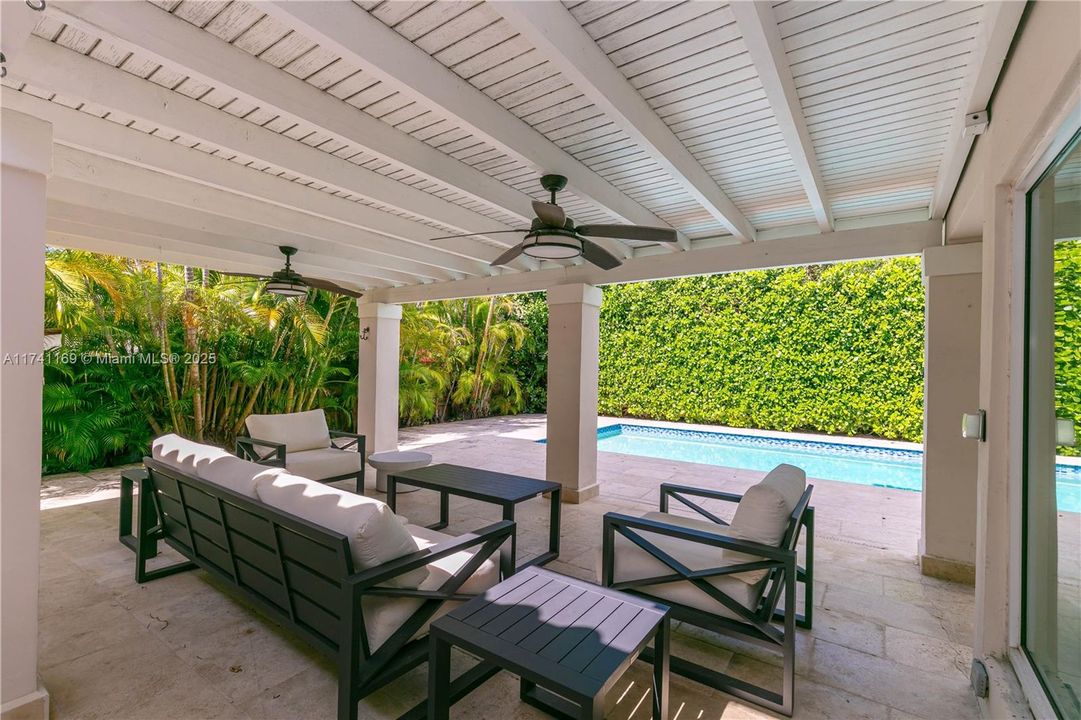 Recently Sold: $3,199,000 (4 beds, 3 baths, 2264 Square Feet)