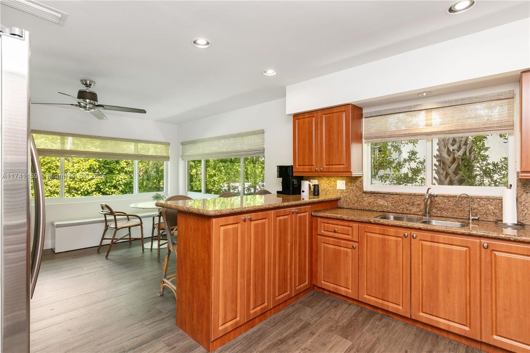 Recently Sold: $3,199,000 (4 beds, 3 baths, 2264 Square Feet)