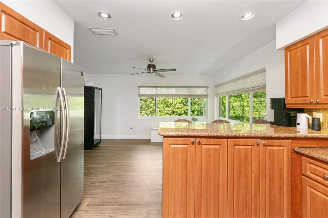 Recently Sold: $3,199,000 (4 beds, 3 baths, 2264 Square Feet)