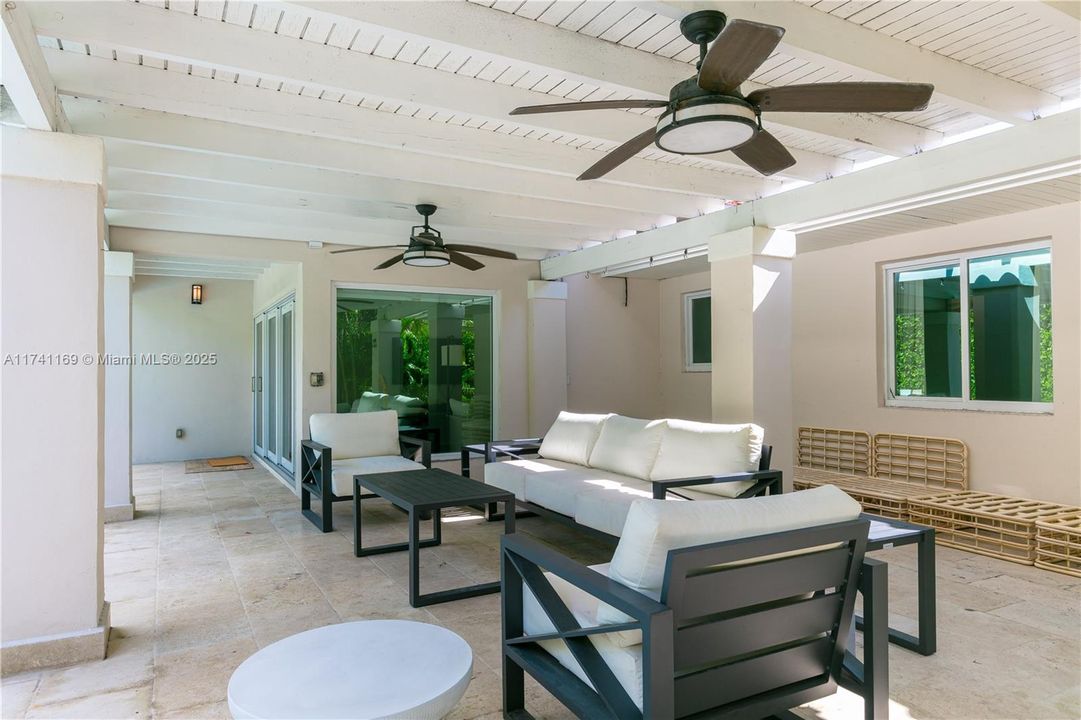 Recently Sold: $3,199,000 (4 beds, 3 baths, 2264 Square Feet)
