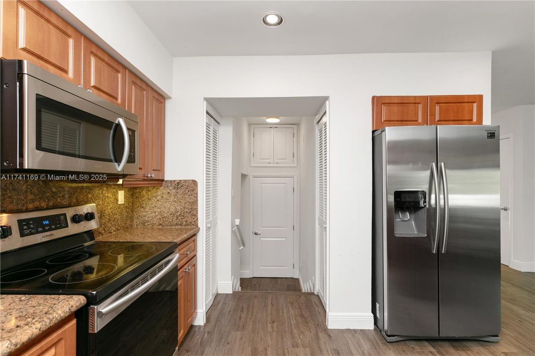 Recently Sold: $3,199,000 (4 beds, 3 baths, 2264 Square Feet)