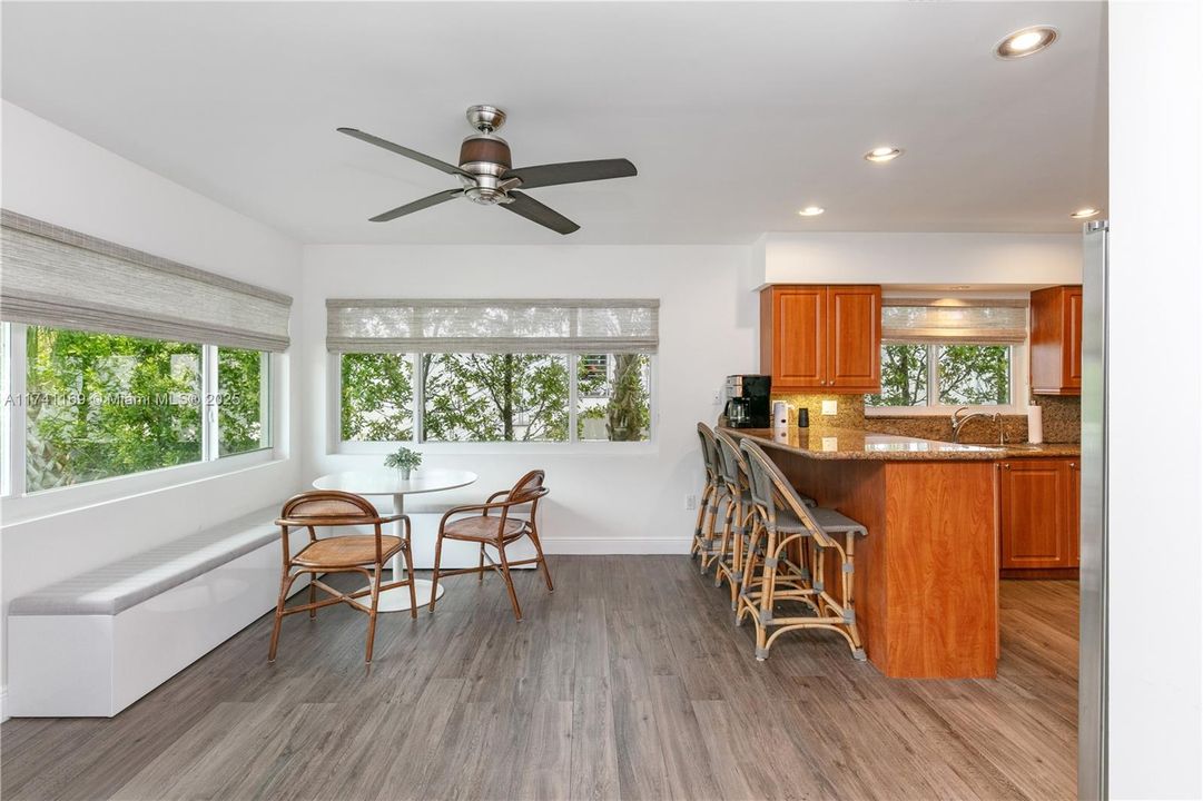Recently Sold: $3,199,000 (4 beds, 3 baths, 2264 Square Feet)
