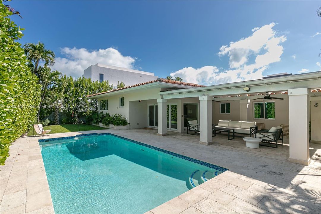 Recently Sold: $3,199,000 (4 beds, 3 baths, 2264 Square Feet)