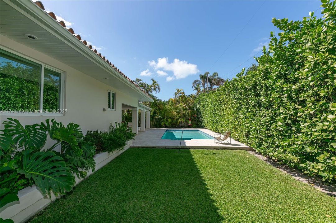 Recently Sold: $3,199,000 (4 beds, 3 baths, 2264 Square Feet)