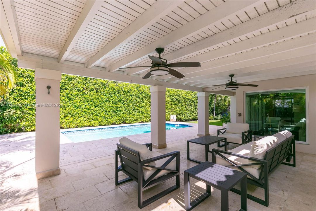 Recently Sold: $3,199,000 (4 beds, 3 baths, 2264 Square Feet)
