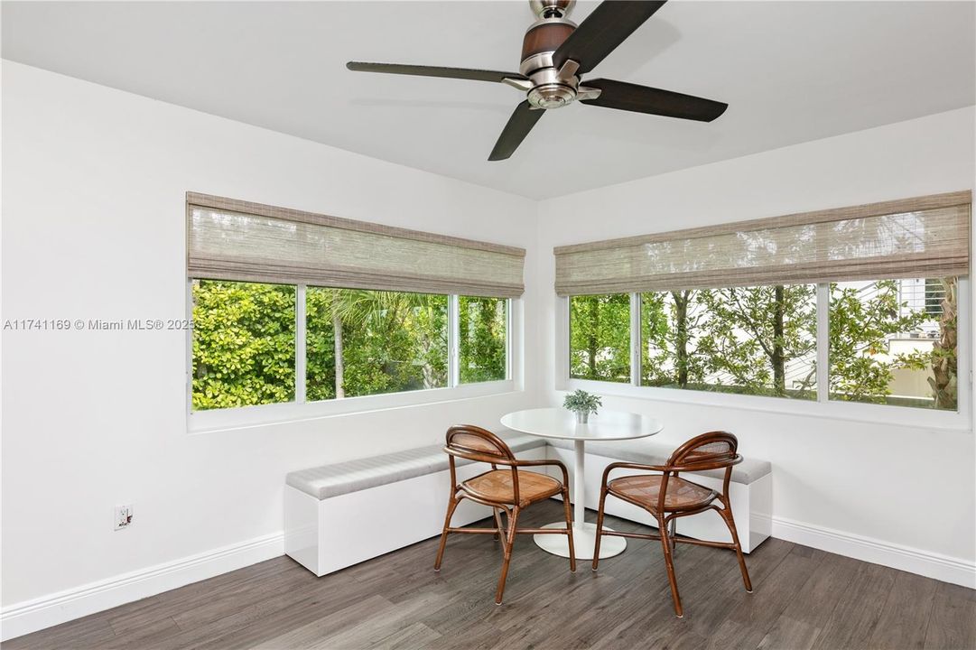 Recently Sold: $3,199,000 (4 beds, 3 baths, 2264 Square Feet)