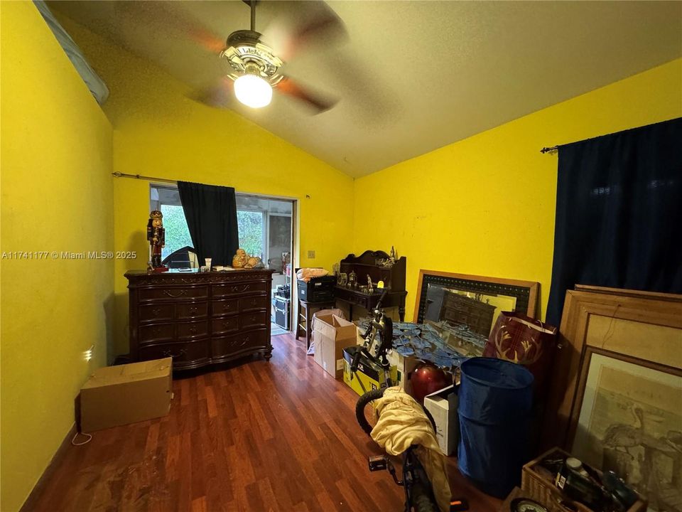 最近售出: $450,000 (2 贝兹, 2 浴室, 1107 平方英尺)