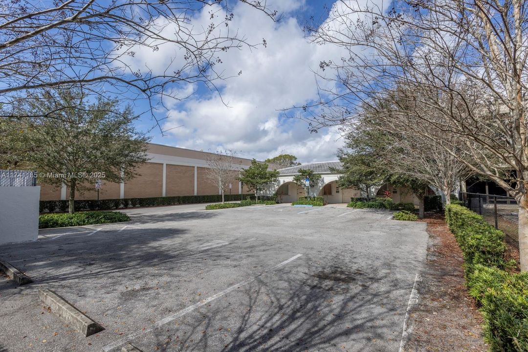 最近售出: $1,300,000 (0 贝兹, 0 浴室, 0 平方英尺)