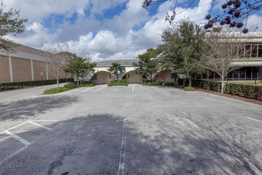 最近售出: $1,300,000 (0 贝兹, 0 浴室, 0 平方英尺)