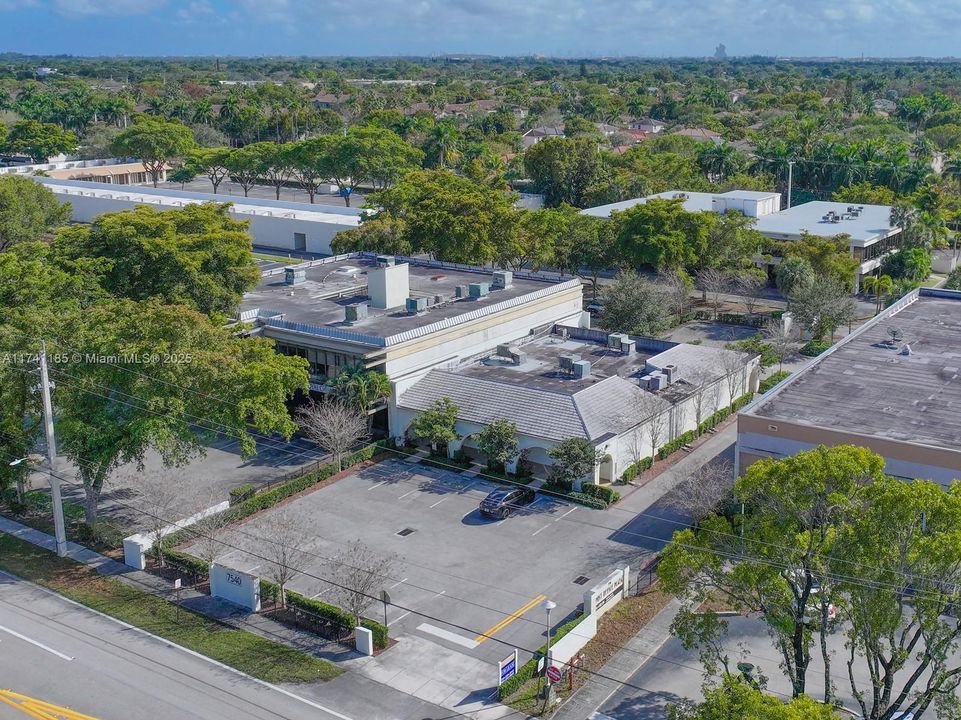 最近售出: $1,300,000 (0 贝兹, 0 浴室, 0 平方英尺)