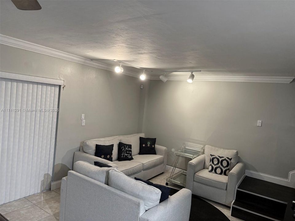 For Sale: $314,999 (3 beds, 2 baths, 1500 Square Feet)