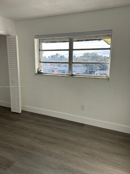 Active With Contract: $148,500 (2 beds, 2 baths, 920 Square Feet)