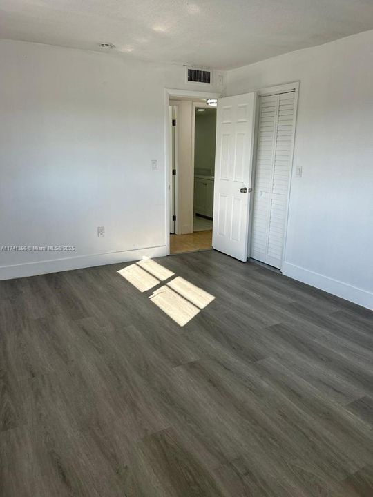 Active With Contract: $148,500 (2 beds, 2 baths, 920 Square Feet)