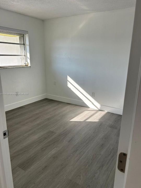 Active With Contract: $148,500 (2 beds, 2 baths, 920 Square Feet)