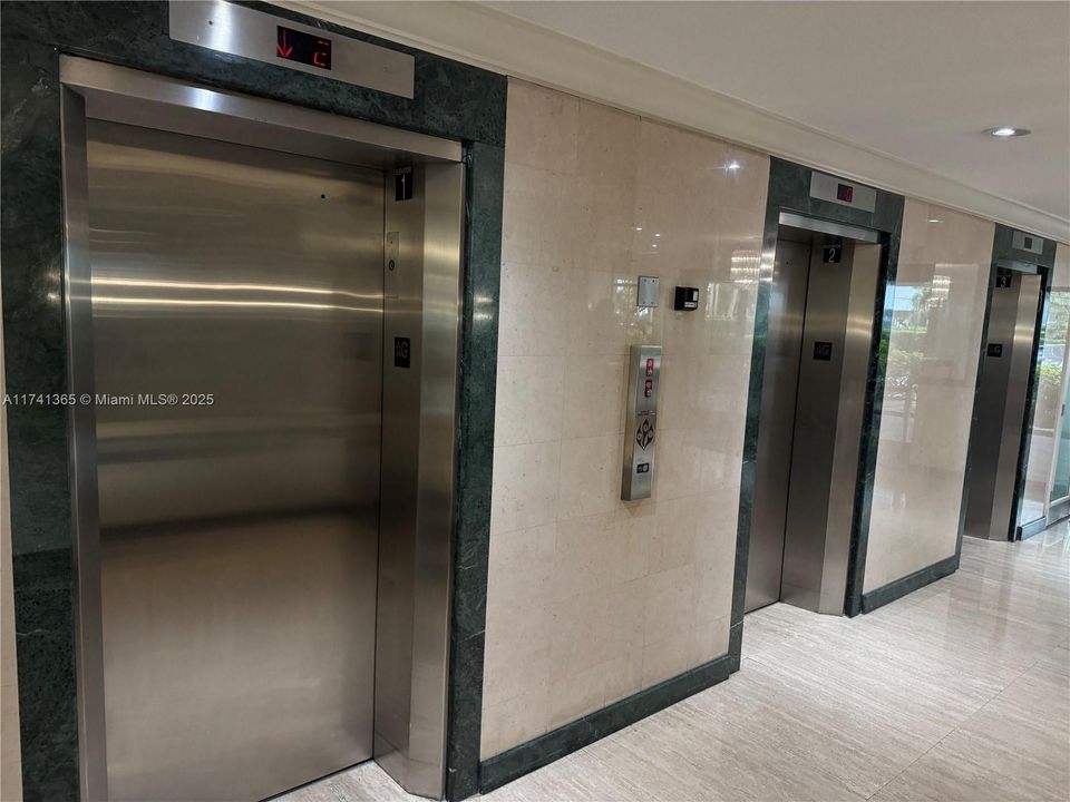 最近售出: $300,000 (0 贝兹, 1 浴室, 480 平方英尺)