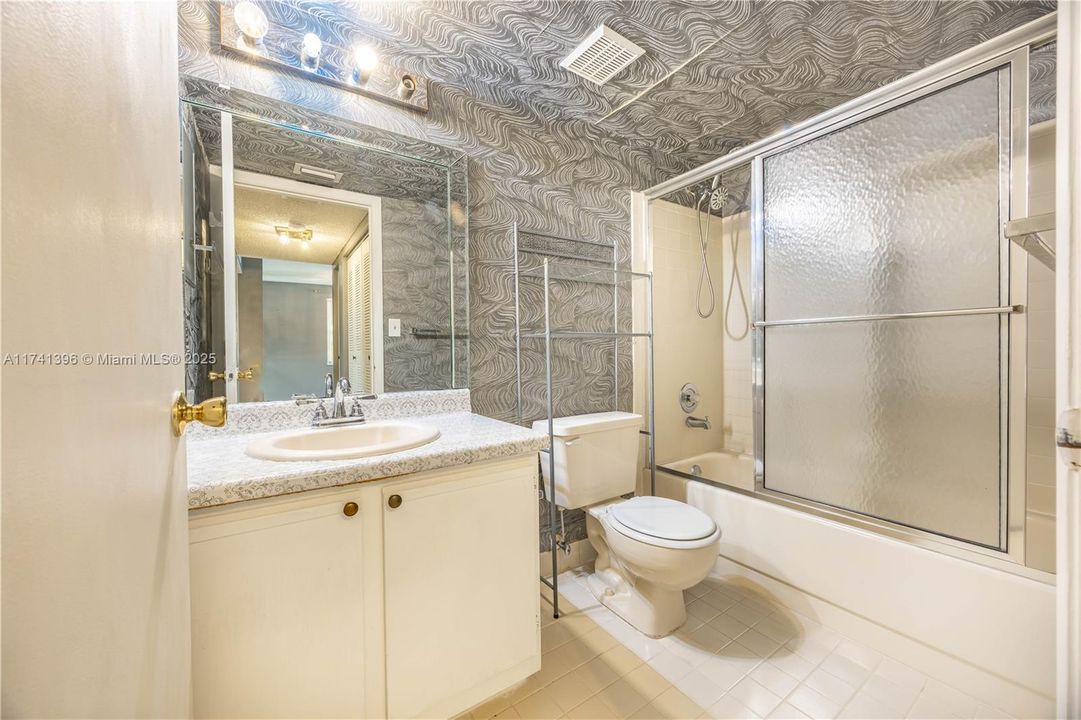 Active With Contract: $135,000 (2 beds, 2 baths, 1270 Square Feet)