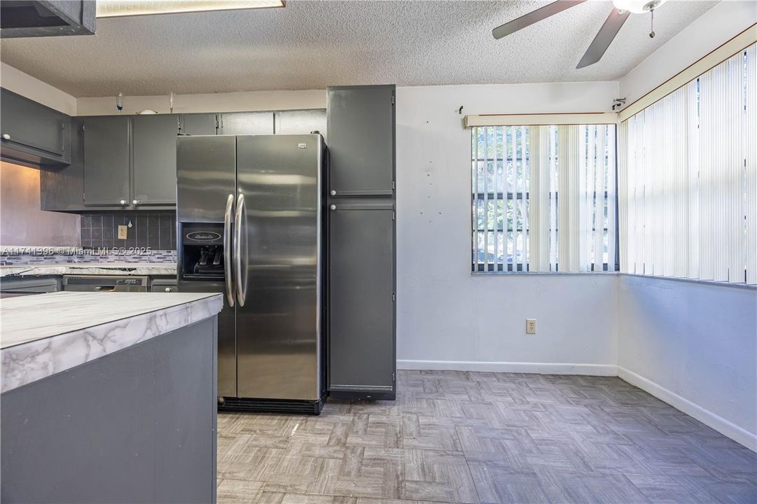 Active With Contract: $135,000 (2 beds, 2 baths, 1270 Square Feet)