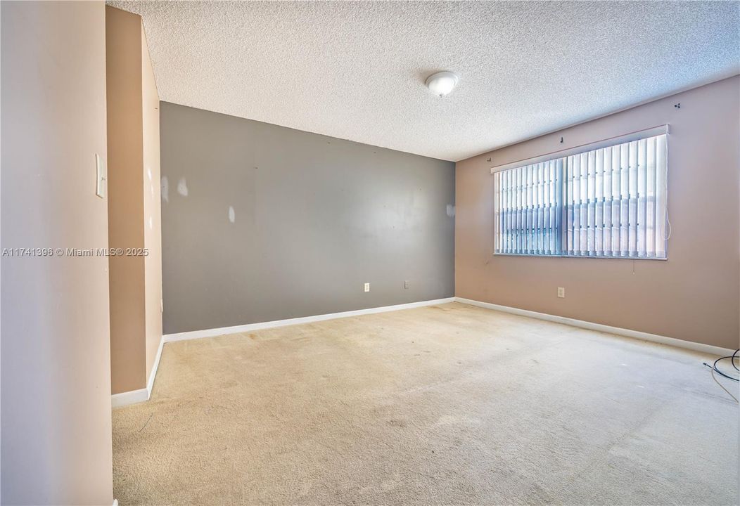 Active With Contract: $135,000 (2 beds, 2 baths, 1270 Square Feet)