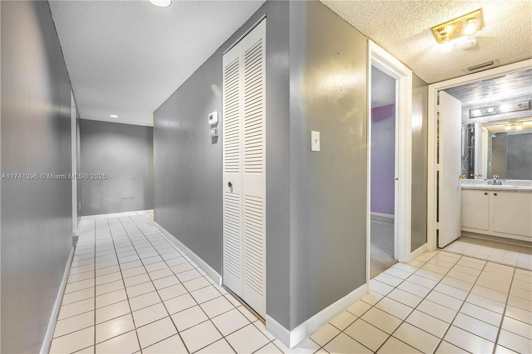 Active With Contract: $135,000 (2 beds, 2 baths, 1270 Square Feet)