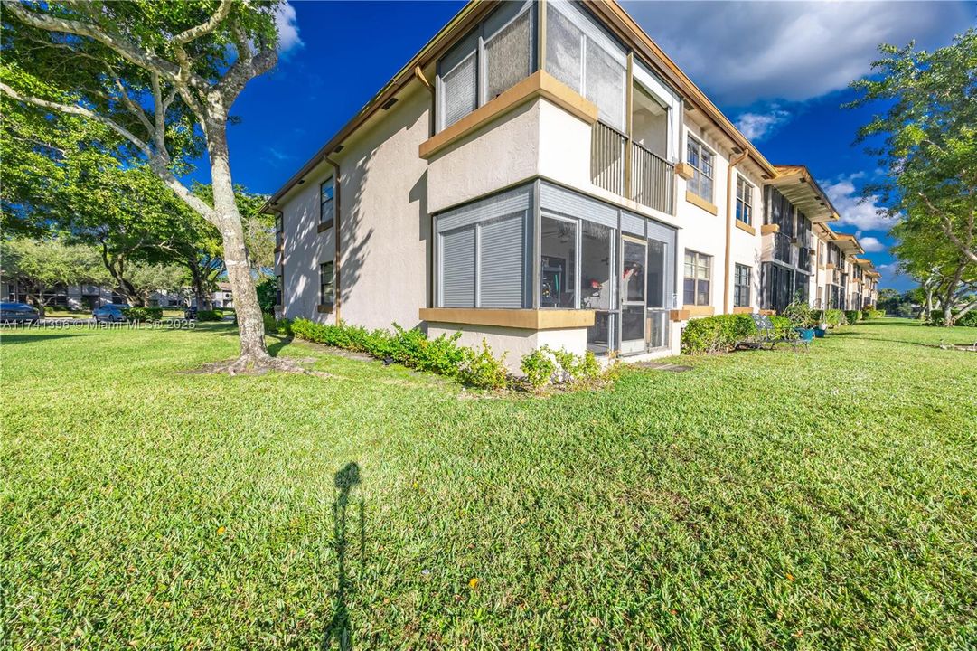 Active With Contract: $135,000 (2 beds, 2 baths, 1270 Square Feet)