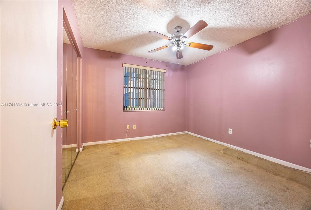 Active With Contract: $135,000 (2 beds, 2 baths, 1270 Square Feet)