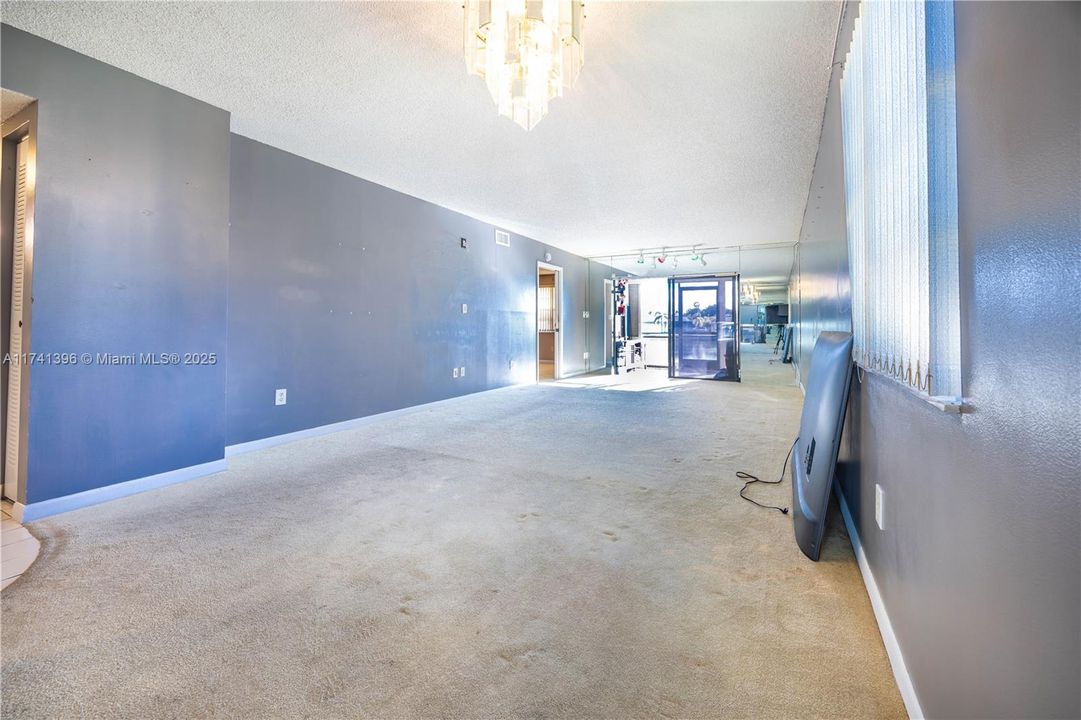 Active With Contract: $135,000 (2 beds, 2 baths, 1270 Square Feet)