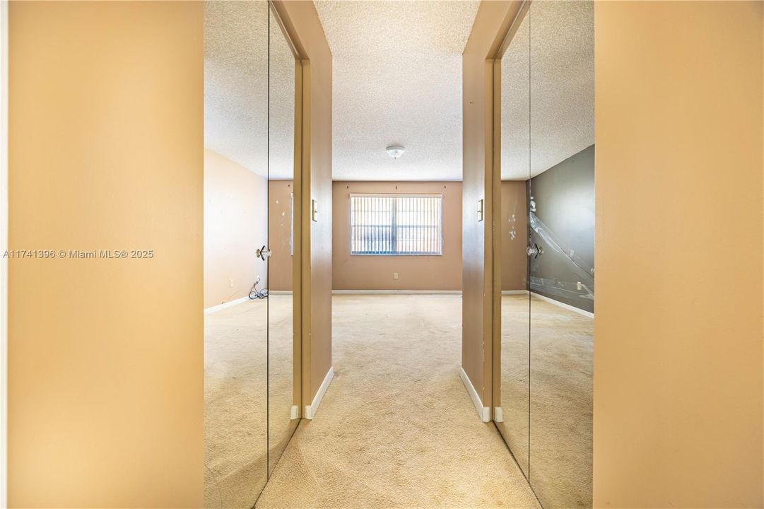 Active With Contract: $135,000 (2 beds, 2 baths, 1270 Square Feet)