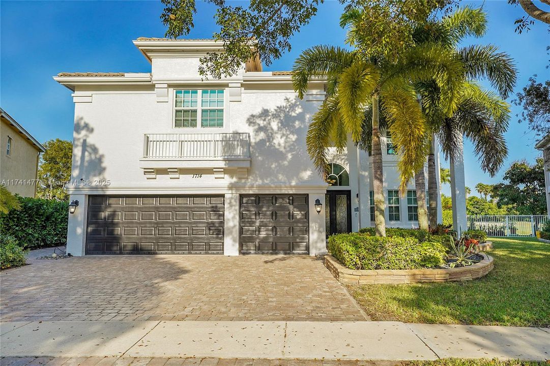 Недавно продано: $1,099,000 (6 спален, 4 ванн, 3974 Квадратных фут)