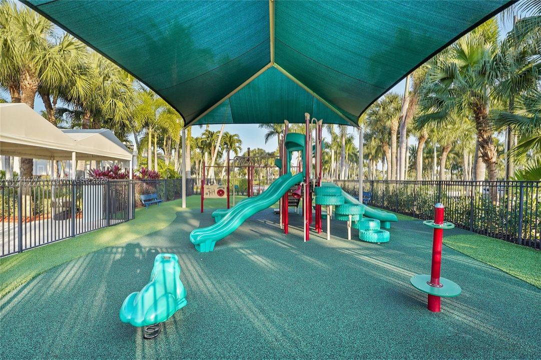 Недавно продано: $1,099,000 (6 спален, 4 ванн, 3974 Квадратных фут)