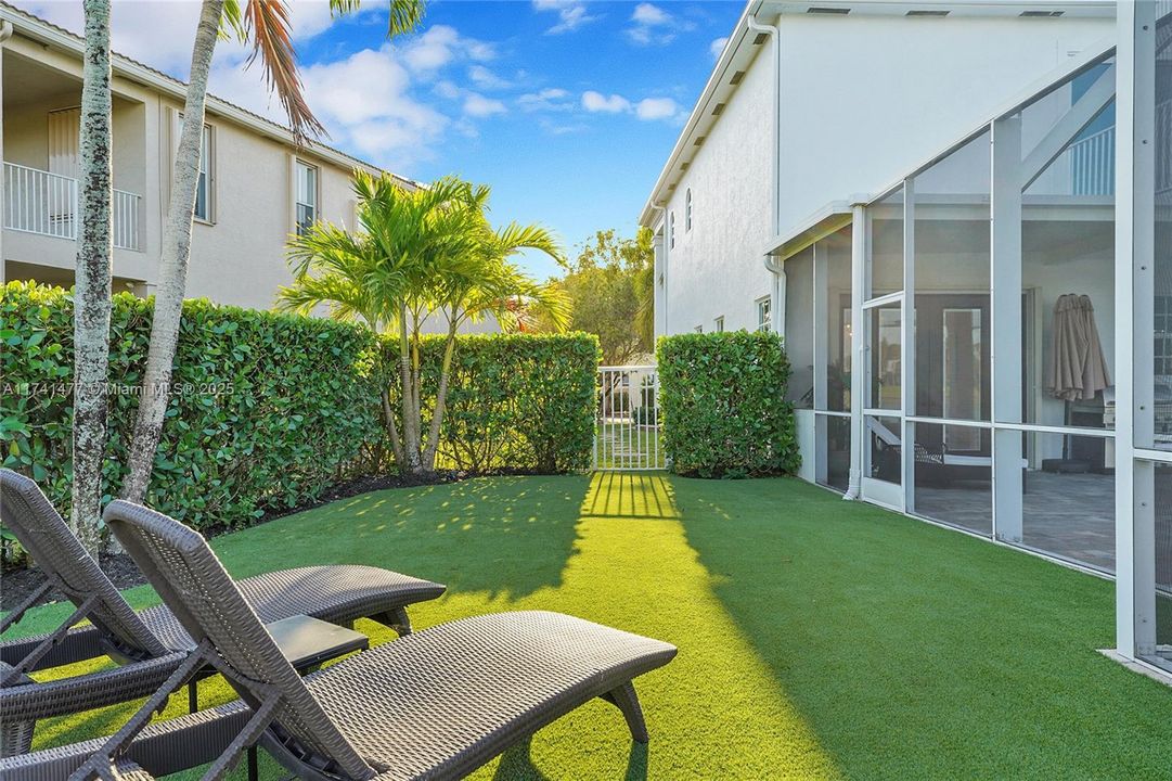 Недавно продано: $1,099,000 (6 спален, 4 ванн, 3974 Квадратных фут)