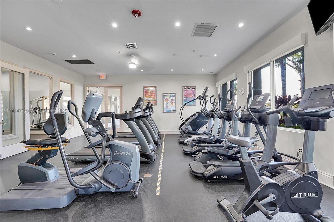 Недавно продано: $1,099,000 (6 спален, 4 ванн, 3974 Квадратных фут)