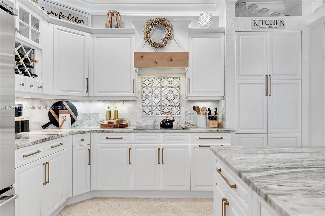 Недавно продано: $1,099,000 (6 спален, 4 ванн, 3974 Квадратных фут)