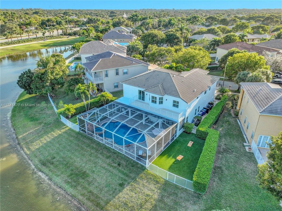 Недавно продано: $1,099,000 (6 спален, 4 ванн, 3974 Квадратных фут)