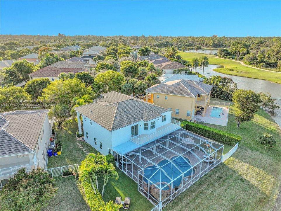 Недавно продано: $1,099,000 (6 спален, 4 ванн, 3974 Квадратных фут)