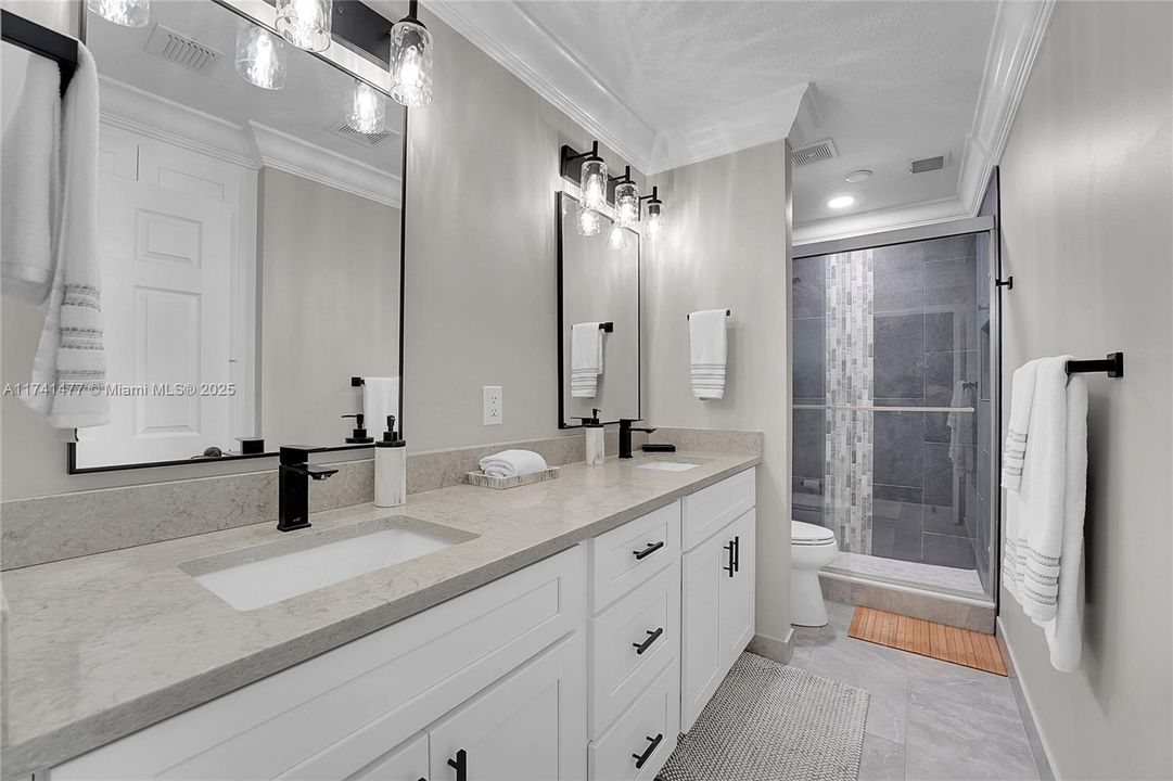 Недавно продано: $1,099,000 (6 спален, 4 ванн, 3974 Квадратных фут)