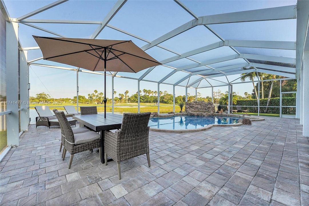 Недавно продано: $1,099,000 (6 спален, 4 ванн, 3974 Квадратных фут)