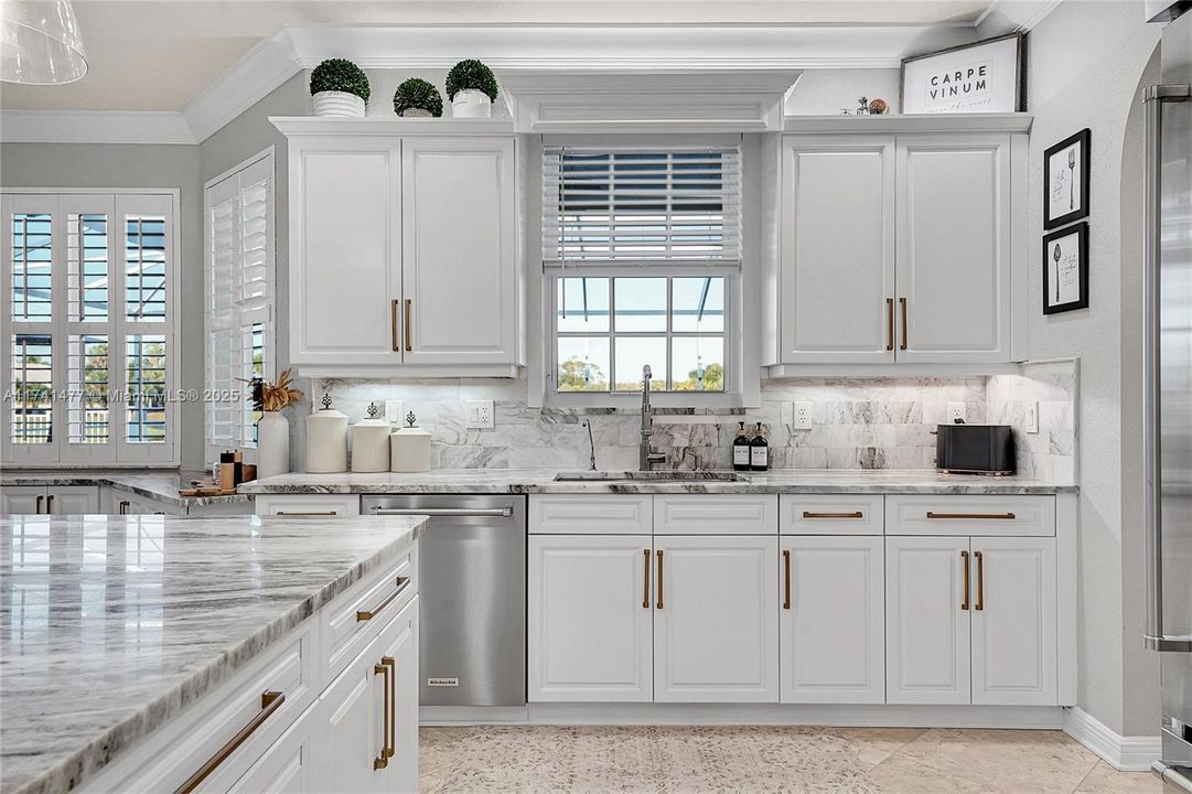 Недавно продано: $1,099,000 (6 спален, 4 ванн, 3974 Квадратных фут)