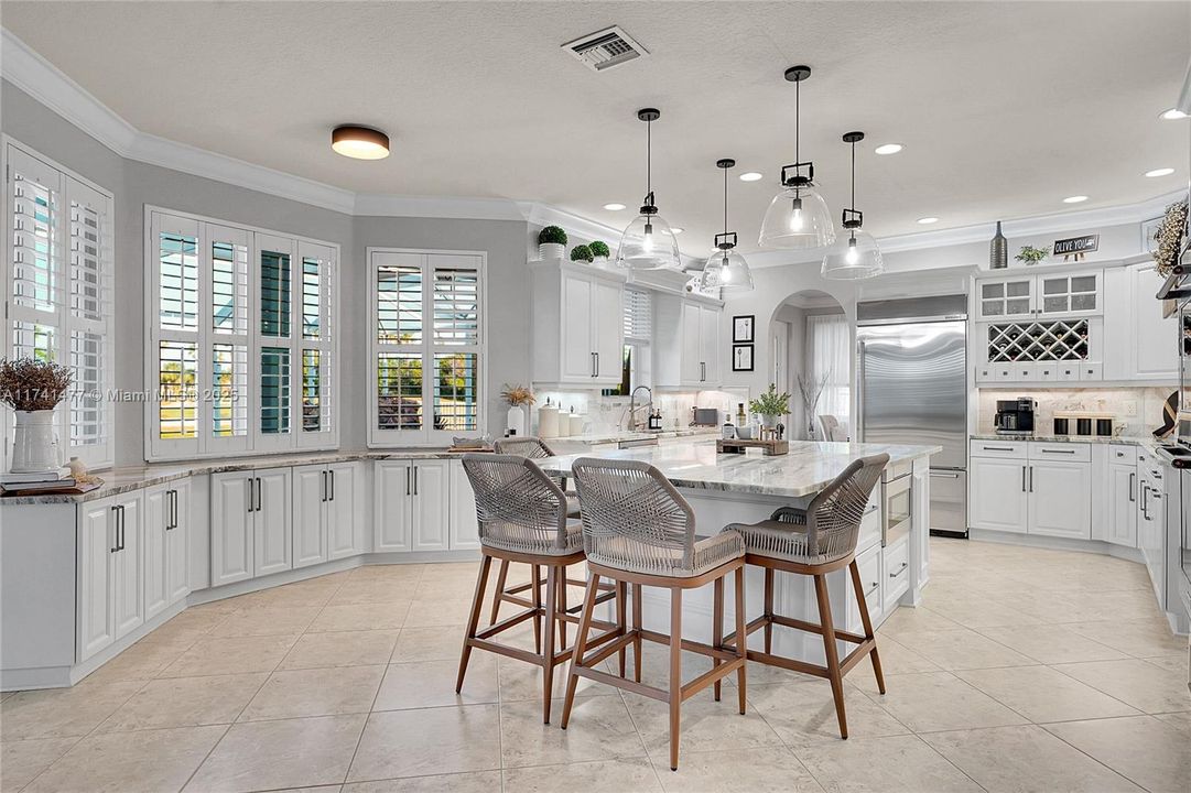 Недавно продано: $1,099,000 (6 спален, 4 ванн, 3974 Квадратных фут)