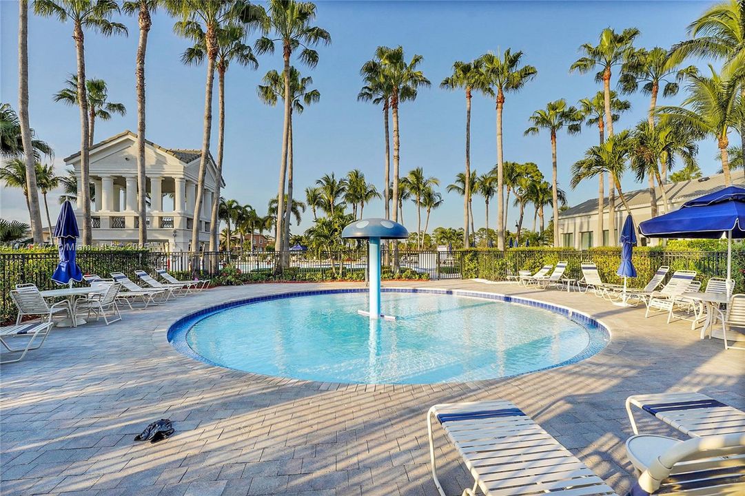 Недавно продано: $1,099,000 (6 спален, 4 ванн, 3974 Квадратных фут)