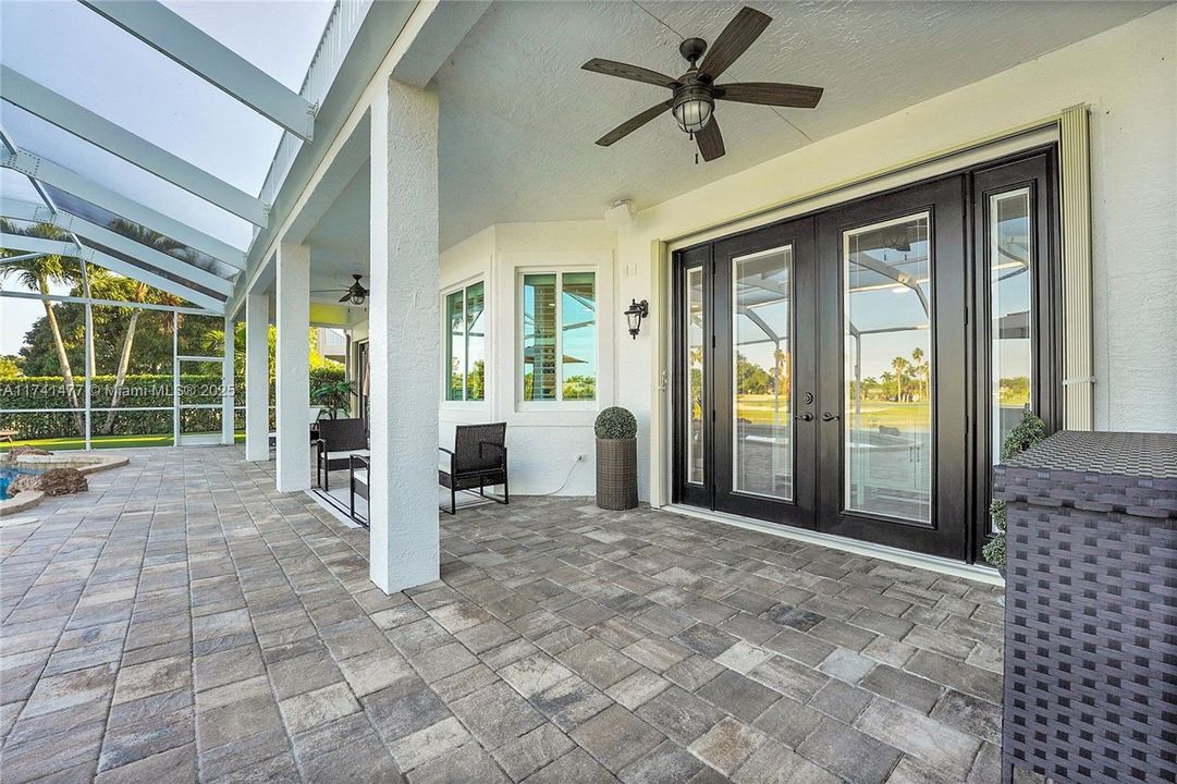 Недавно продано: $1,099,000 (6 спален, 4 ванн, 3974 Квадратных фут)