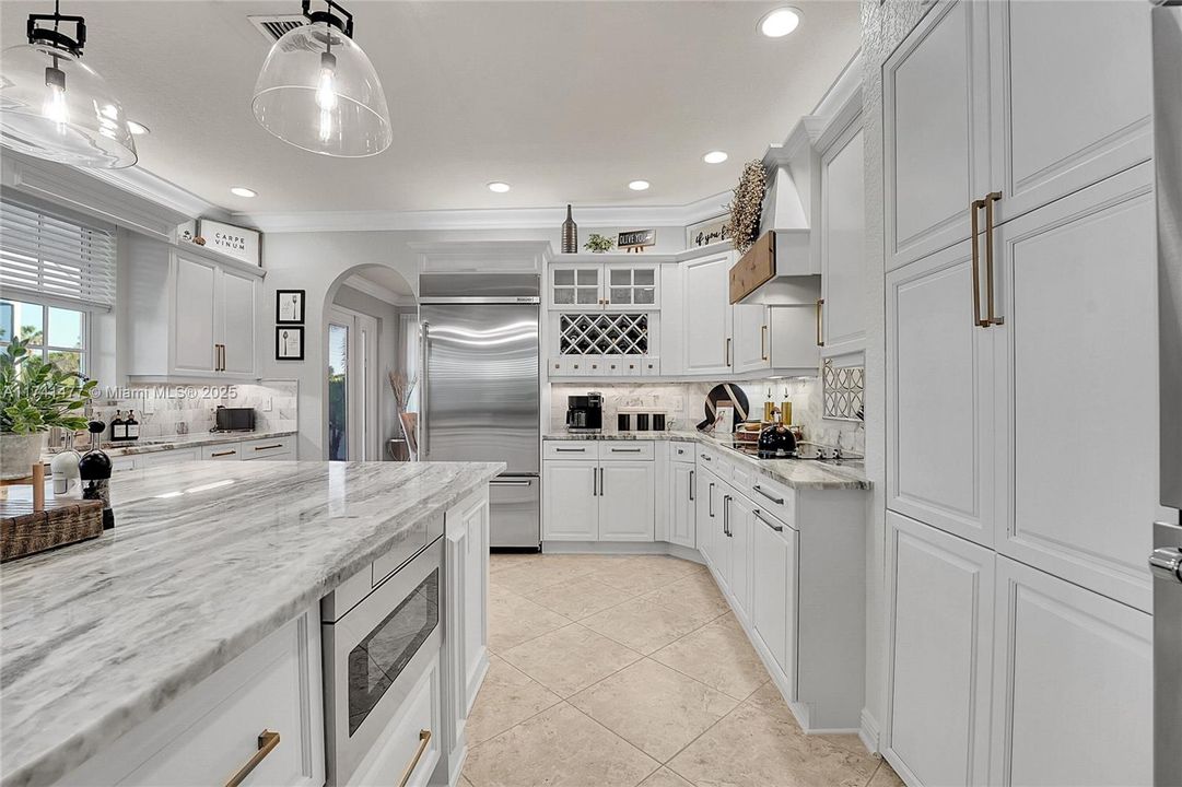 Недавно продано: $1,099,000 (6 спален, 4 ванн, 3974 Квадратных фут)