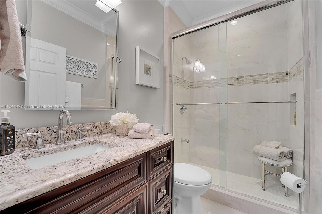 Недавно продано: $1,099,000 (6 спален, 4 ванн, 3974 Квадратных фут)