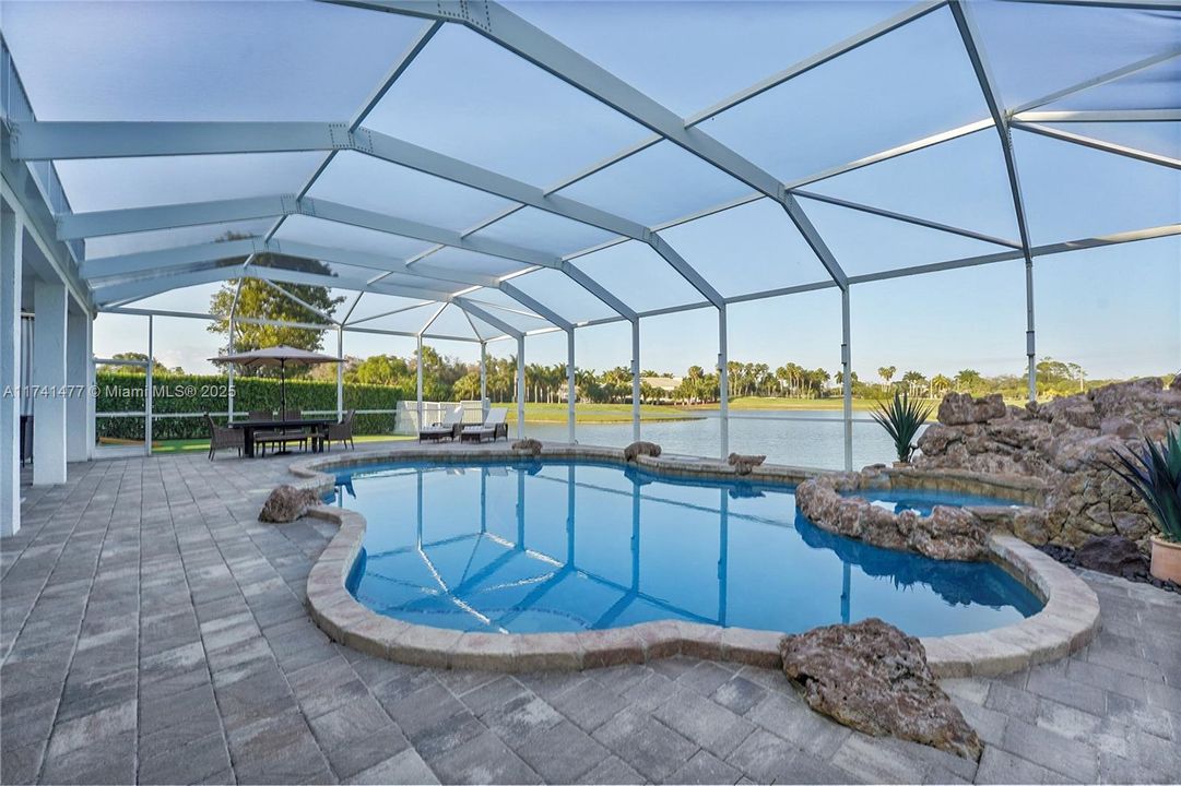 Недавно продано: $1,099,000 (6 спален, 4 ванн, 3974 Квадратных фут)