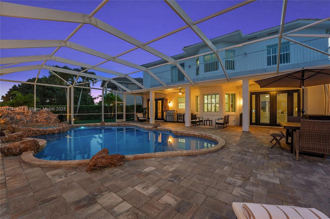 Недавно продано: $1,099,000 (6 спален, 4 ванн, 3974 Квадратных фут)