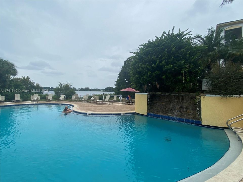 Active With Contract: $2,300 (3 beds, 2 baths, 1583 Square Feet)