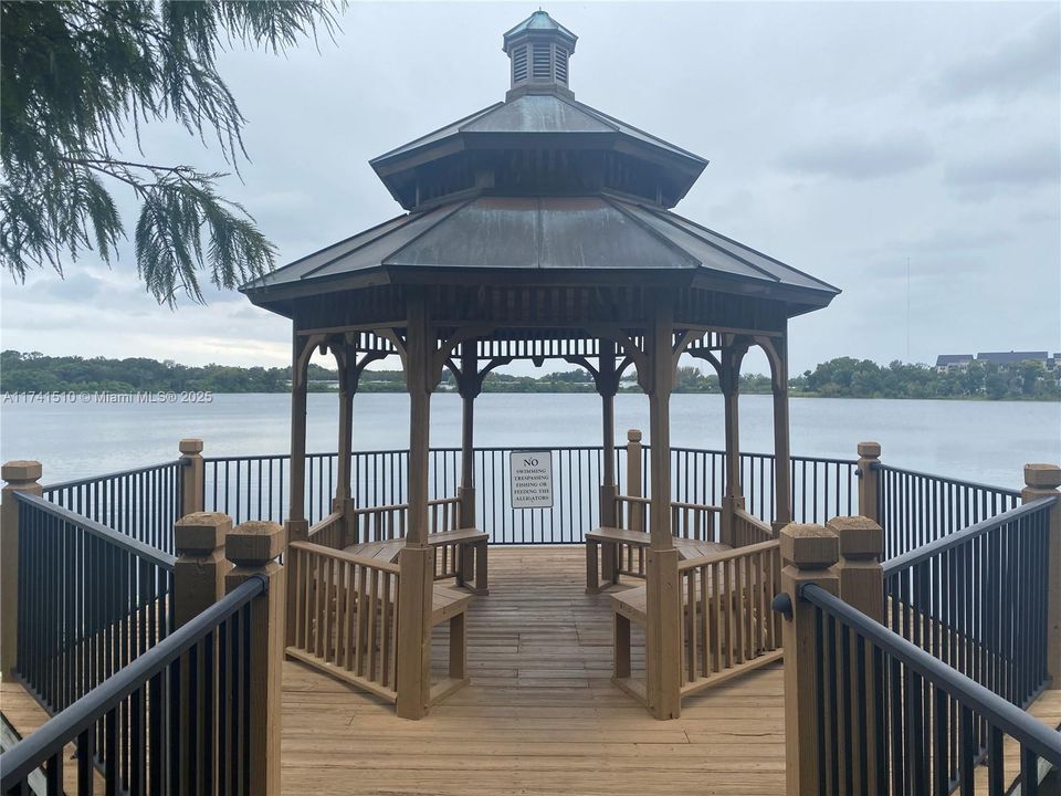 Active With Contract: $2,300 (3 beds, 2 baths, 1583 Square Feet)