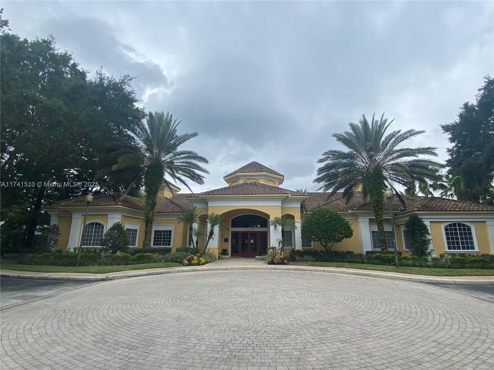 Active With Contract: $2,300 (3 beds, 2 baths, 1583 Square Feet)