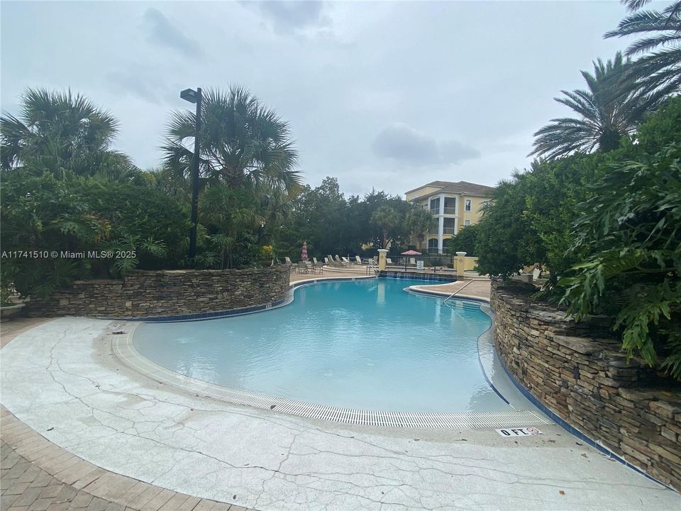 Active With Contract: $2,300 (3 beds, 2 baths, 1583 Square Feet)