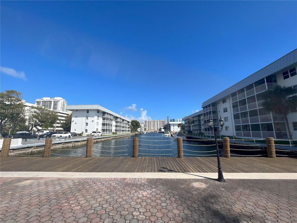 For Sale: $205,000 (2 beds, 2 baths, 1110 Square Feet)